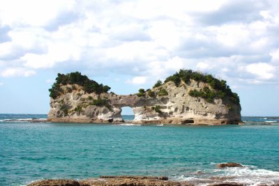 engetsuto | Japan City Tour | Travel agency in Tokyo Engetsuto rock formation in Shirahama, Wakayama, Japan