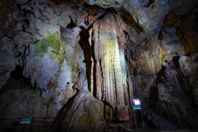 Akiyoshido Koganebashira, Yamaguchi | Japan City Tour | Travel agency in Tokyo Koganebashira in Akiyoshido cave in Yamaguchi, Japan
