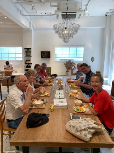 Restaurant in Nakameguro | Japan City Tour | Travel agency in Tokyo Tokyo tour group in restaurant in the hip Nakameguro / Daikanyama area