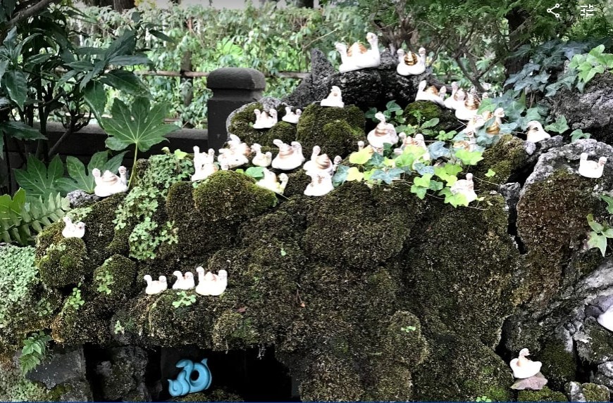 Shibamata Taishakuten temple snakes | Japan City Tour | Travel agency in Tokyo Snake statues at a Shibamata temple