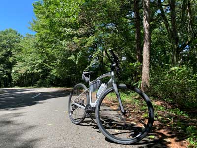 mt fuji bicyle | Japan City Tour | Travel agency in Tokyo Taking a break during a private Mt Fuji e-bike tour in Japan