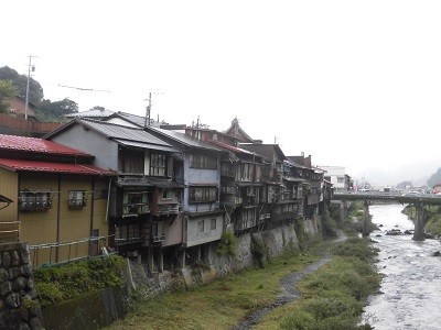 kiso-fukushima_03 | Japan City Tour | Travel agency in Tokyo Hanging houses of Kiso-Fukushima in Japan